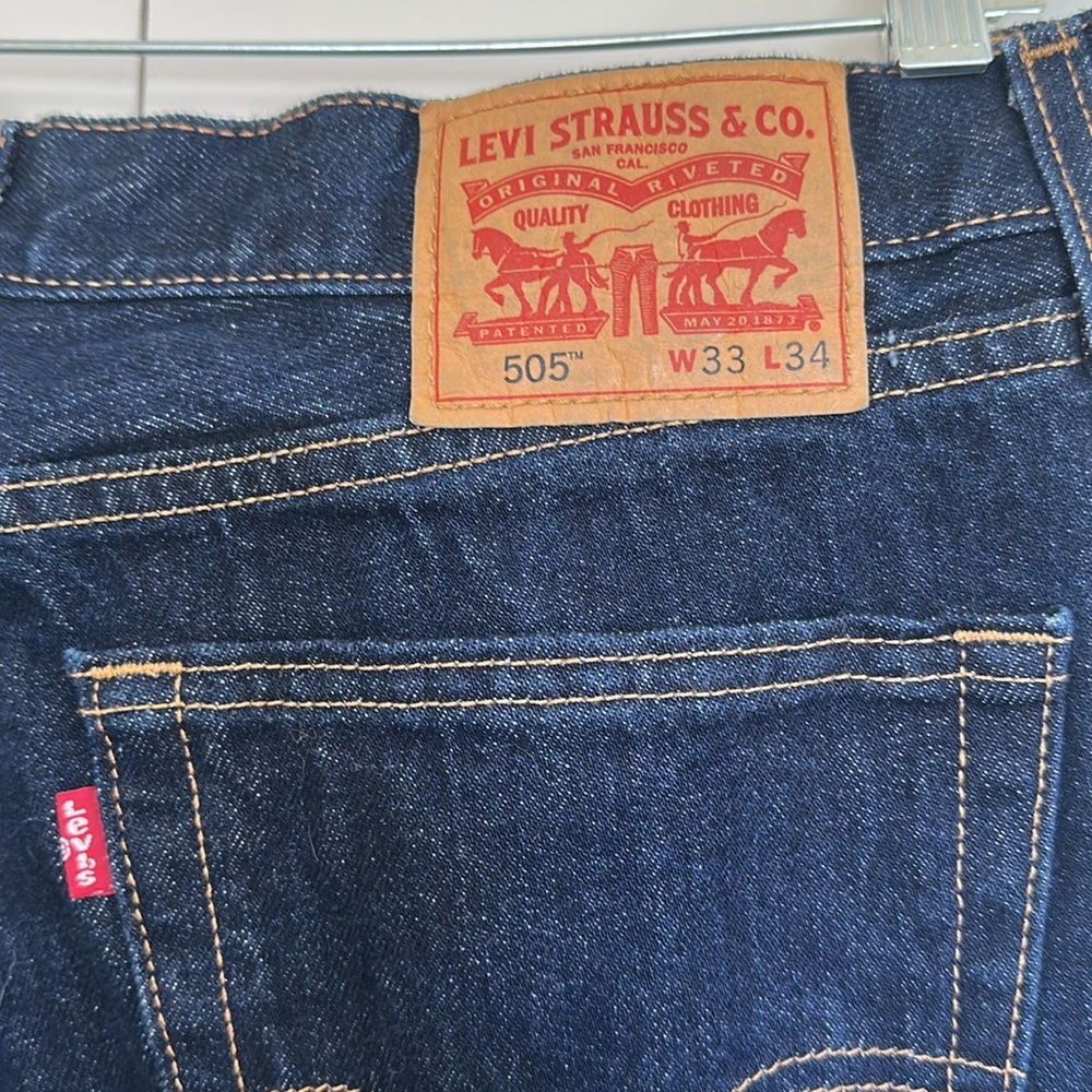 Levi’s 505 dark wash blue jeans. W 33 L 34 100% cotton zip fly new condition - Picture 2 of 7